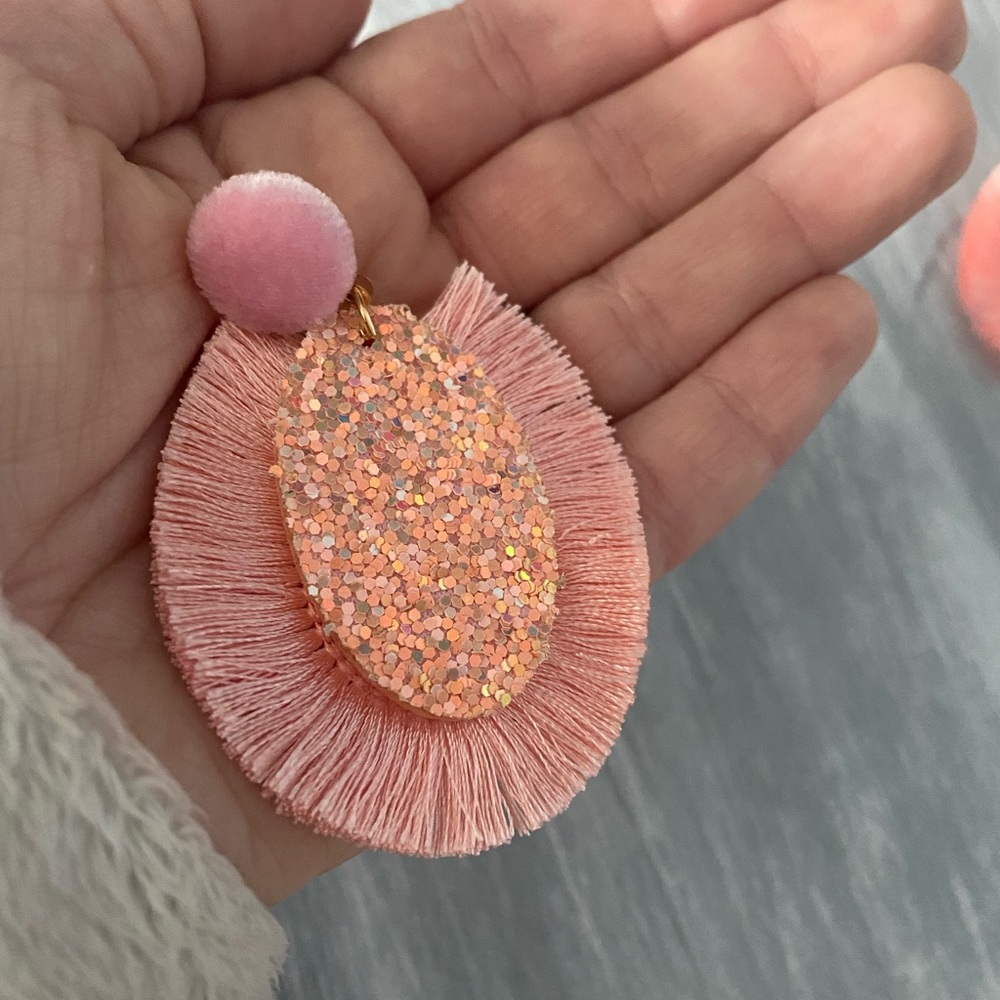 🆕 Pink Fanned Tassel Glitter Drop Earrings - Picture 6 of 8